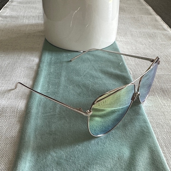 DIFF Maeve Aviator Sunglasses - Picture 3 of 5